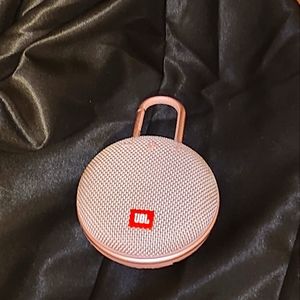 JBL Clip in pink